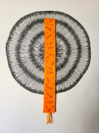 Tissu long – pompon orange
